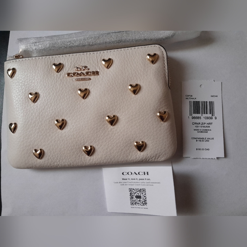 New Coach Wristlet With Gold Tone Heart Rivets New With Tags ๐ - Picture 7 of 10
